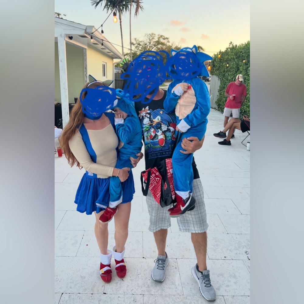 Sonic teen / young adult costume - comes with outfit, headband, shoes covers -